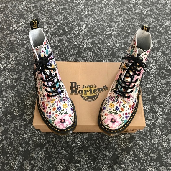 pascal wanderlust dr martens